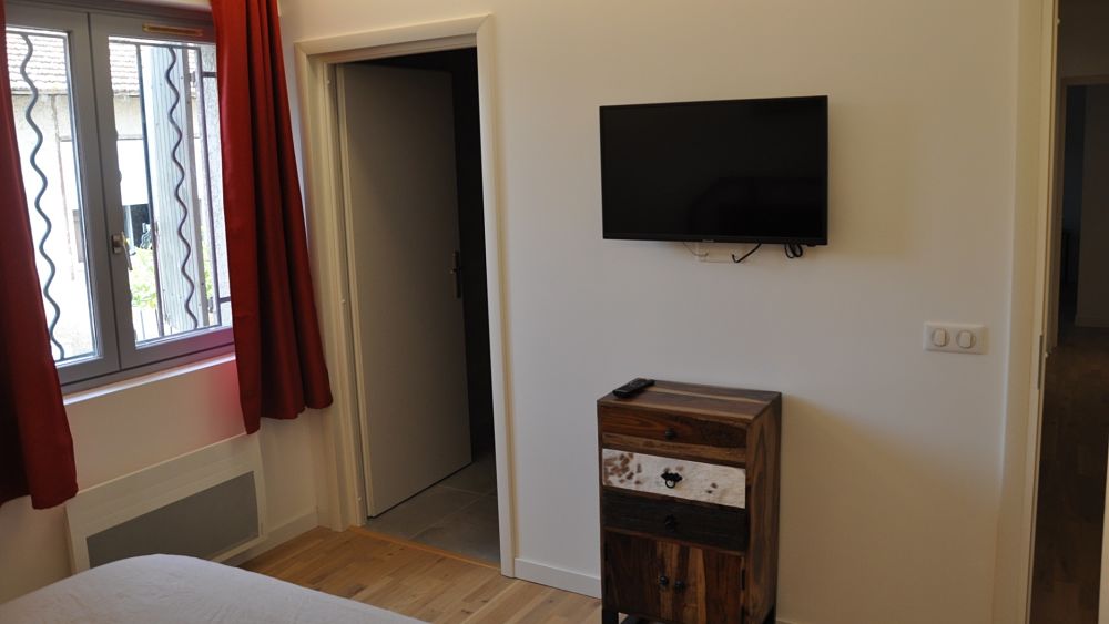 chambre-lucques-lit-spacieux-eclairage-indirect-gite-montpellier chambre-lucques-lit-spacieux-eclairage-indirect-gite-montpellier