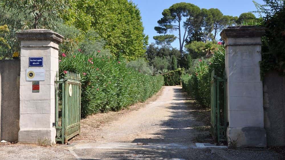 portail-entree-domaine-coteaux-gite-chambres-hote-montpellier-herault-charme-detente-sejour-relaxation portail-entree-domaine-coteaux-gite-chambres-hote-montpellier-herault-charme-detente-sejour-relaxation