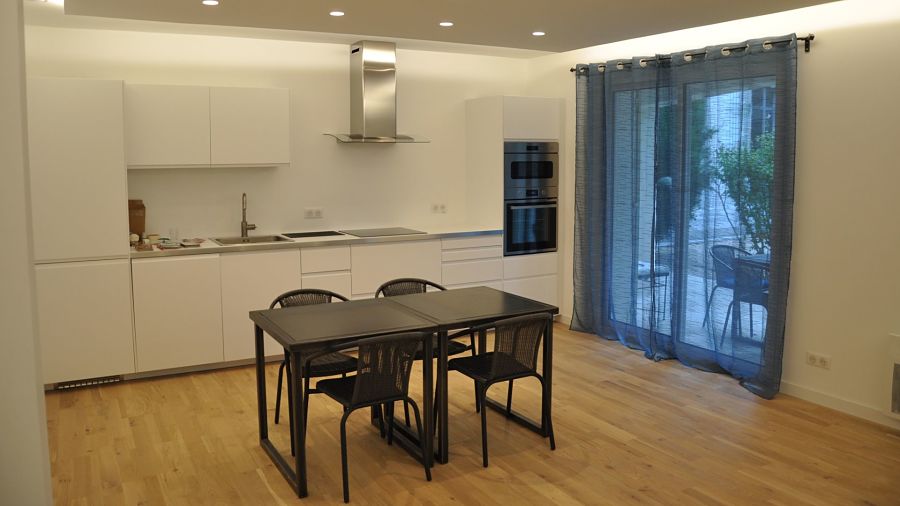 salle-espace-detente-salon-banquette-armoir-chambres-hotes-montpellier salle-espace-detente-salon-banquette-armoir-chambres-hotes-montpellier