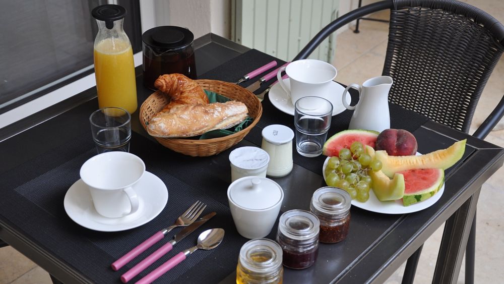 petit-dejeuner-coieux-jus-orange-cafe-the-chambre-hotes-montpellier petit-dejeuner-coieux-jus-orange-cafe-the-chambre-hotes-montpellier